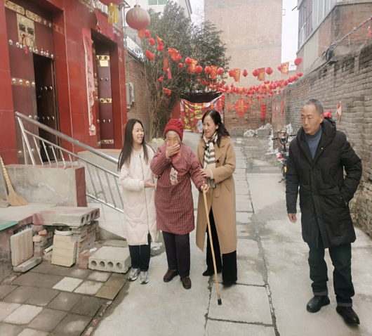 瑟瑟冬日 暖暖溫情——公司黨委、工會(huì)開展“送溫暖、送祝?！被顒?dòng)